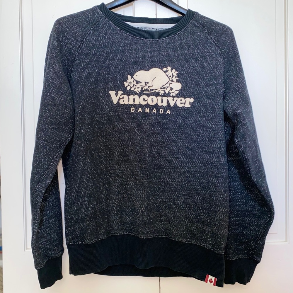 ROOTS Black Sweater SMALL